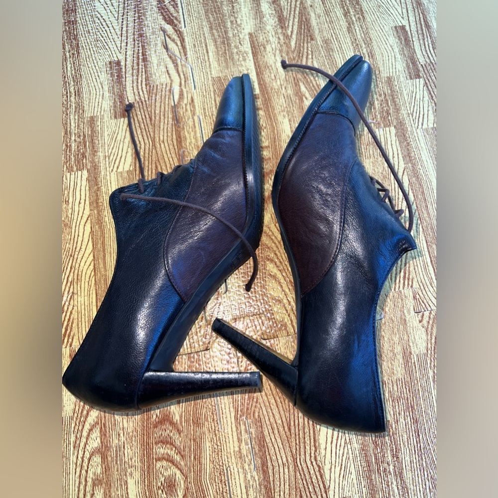 Stuart Weitzman Size 8 Brown Point Toe Heels - image 5